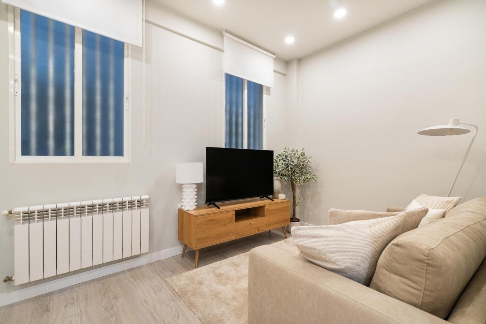 Apartamento Reformado En Metro Ibiza Alquiler Temporal Madrid Luaran gambar